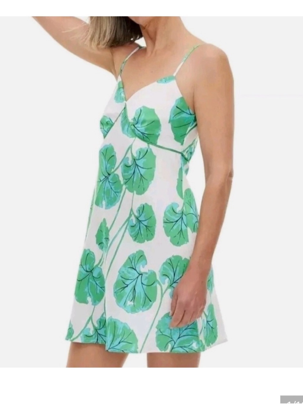 Sleeveless White nightgown with Green Leaf Print